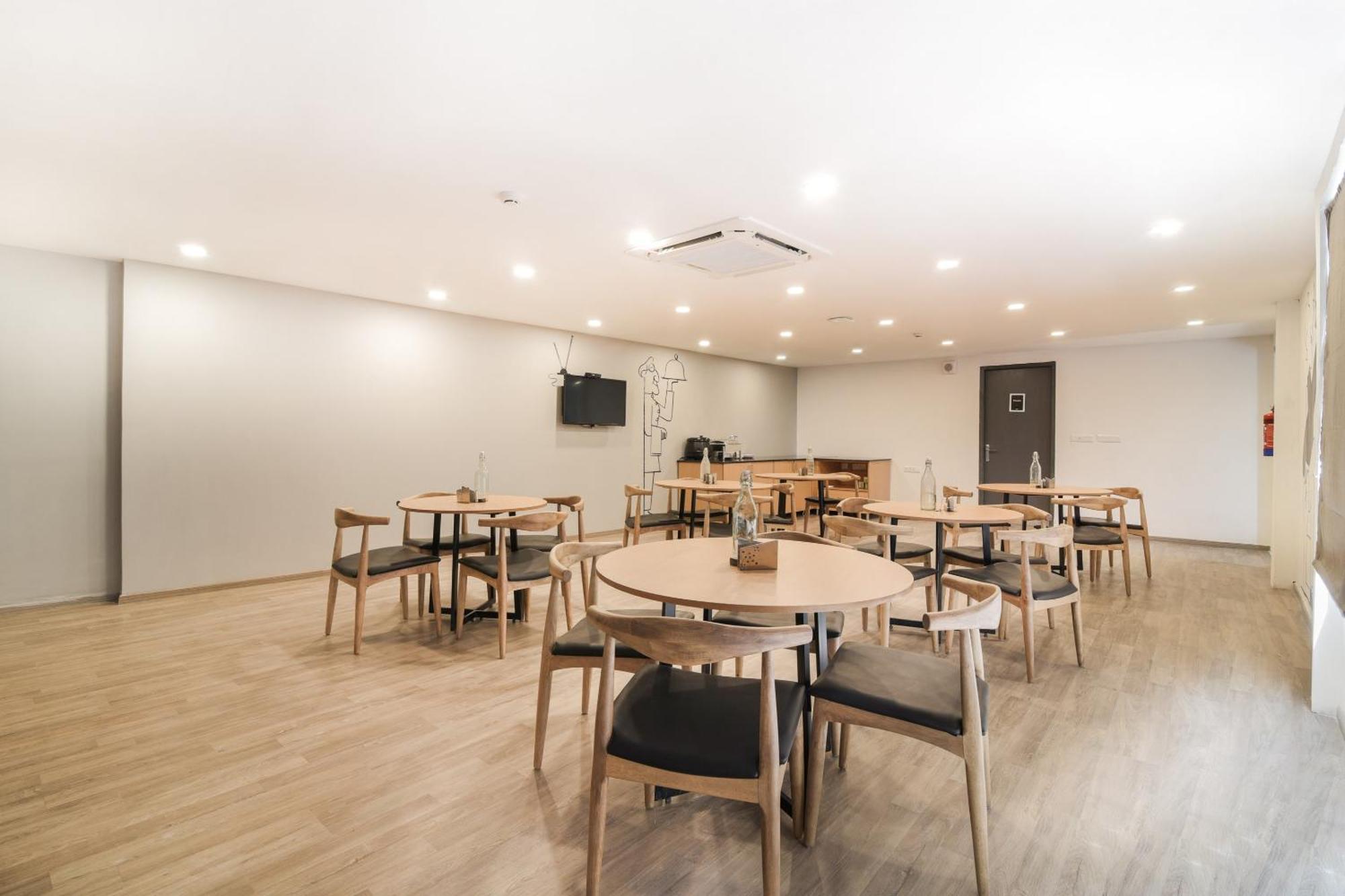 Super Townhouse Xotel Chennai Exterior photo