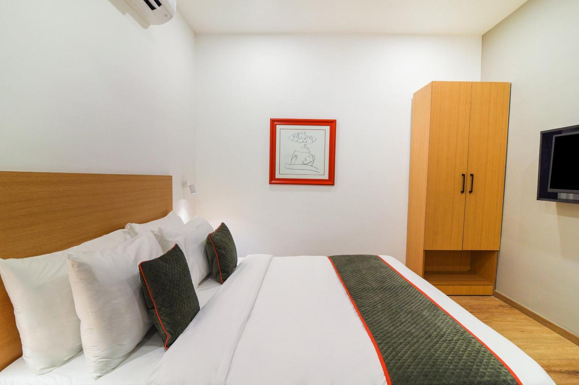 Super Townhouse Xotel Chennai Exterior photo